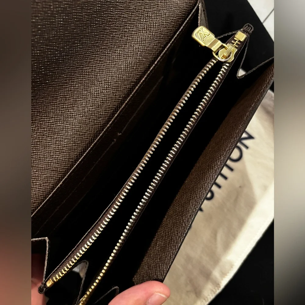 Louis Vuitton Sarah Wallet in the Damier Ebene - Picture 12 of 12